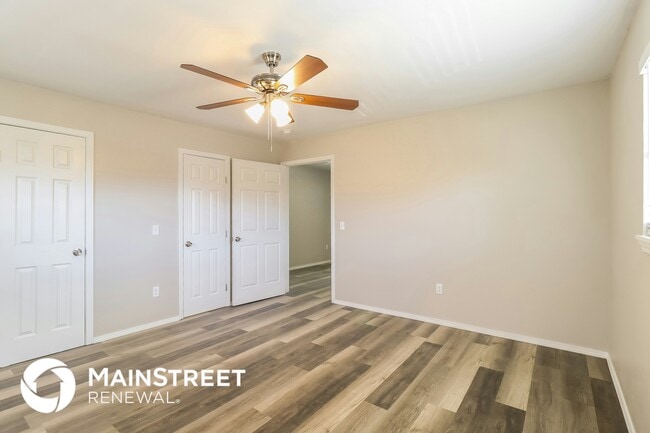 Photo - 5701 N Warren Ave