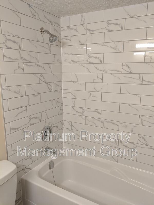 Photo - 322-326 6 Ave NE