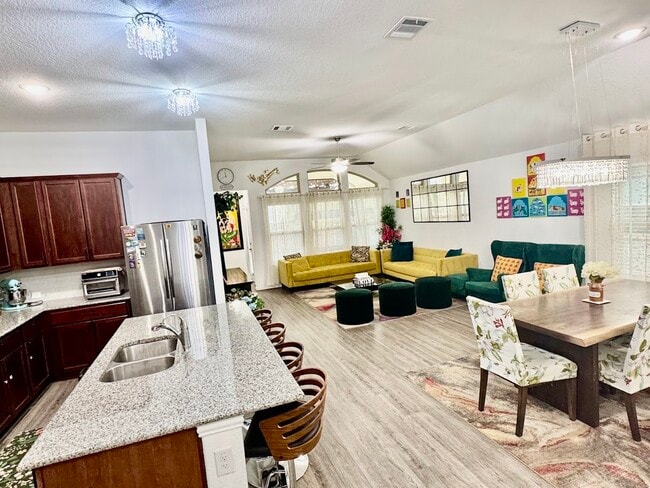 Photo - 1609 Harrongton Wy