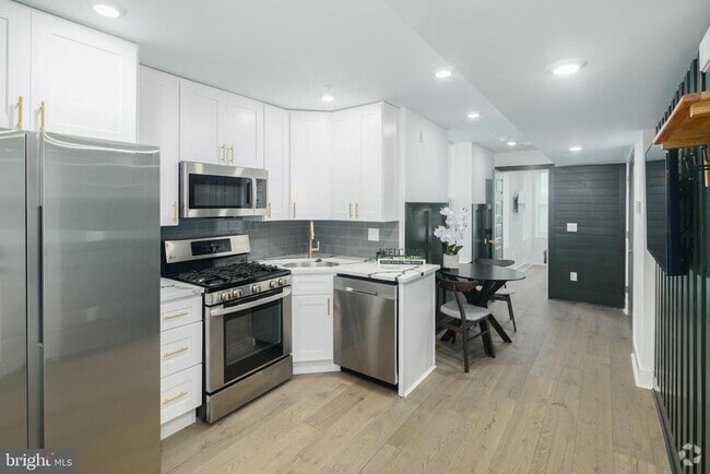 Building Photo - 3127 Richmond St Rental