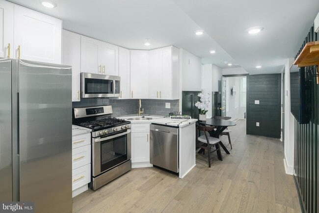 Building Photo - 3127 Richmond St Rental
