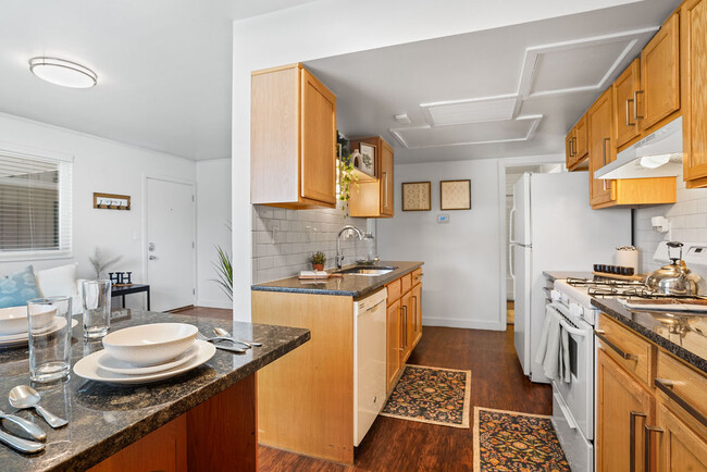 Harrison Heights - STUDENTS ONLY, AGES 18-30 - Harrison Heights - STUDENTS ONLY, AGES 18-30 Apartamentos