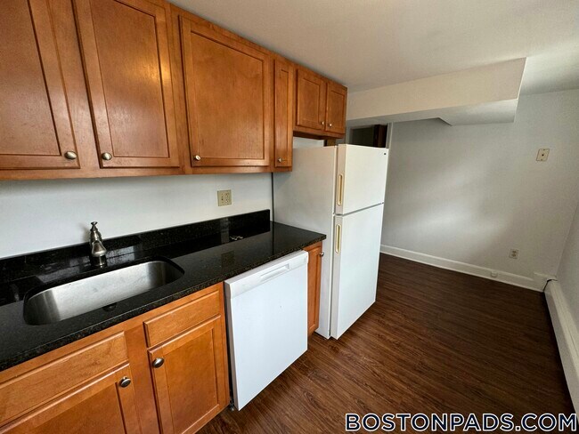 Photo - 61 Selkirk Rd Unit 1