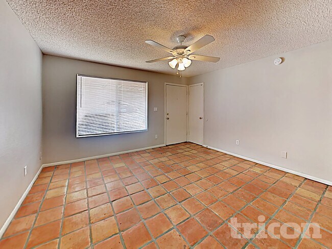 1246 E Barbara Dr