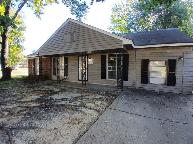 Photo - Move In Ready 3 Bedroom 1 Bath | Frayser