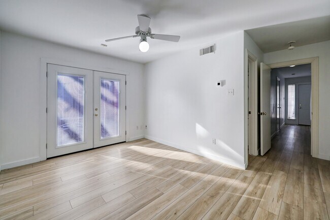 1401 Castle Ct Unit 1403 B
