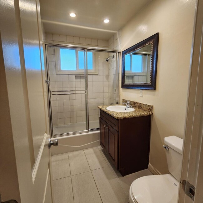 Photo - 3375 Manning Ave