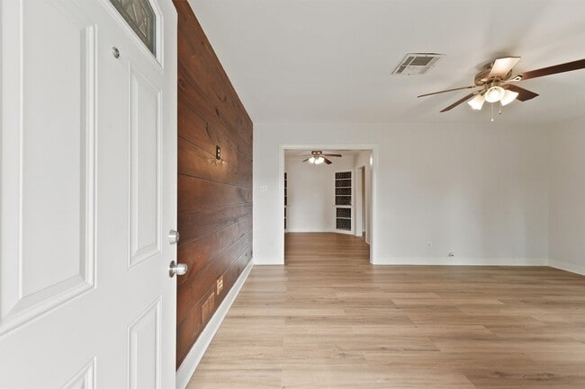 Photo - 210 Rouse St