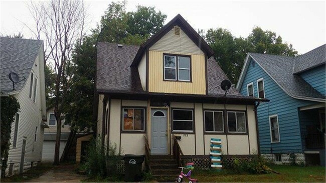 Building Photo - 3 bedroom house