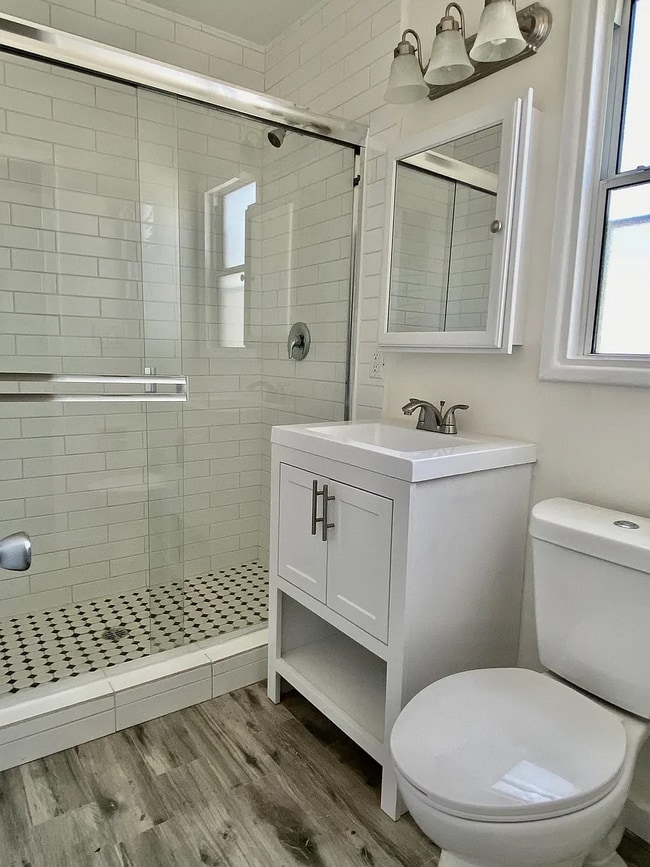 Building Photo - Gorgeous second floor Unit #3 Rental