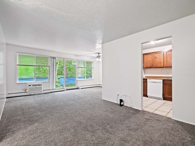 Photo - Mystic Creek Apartments