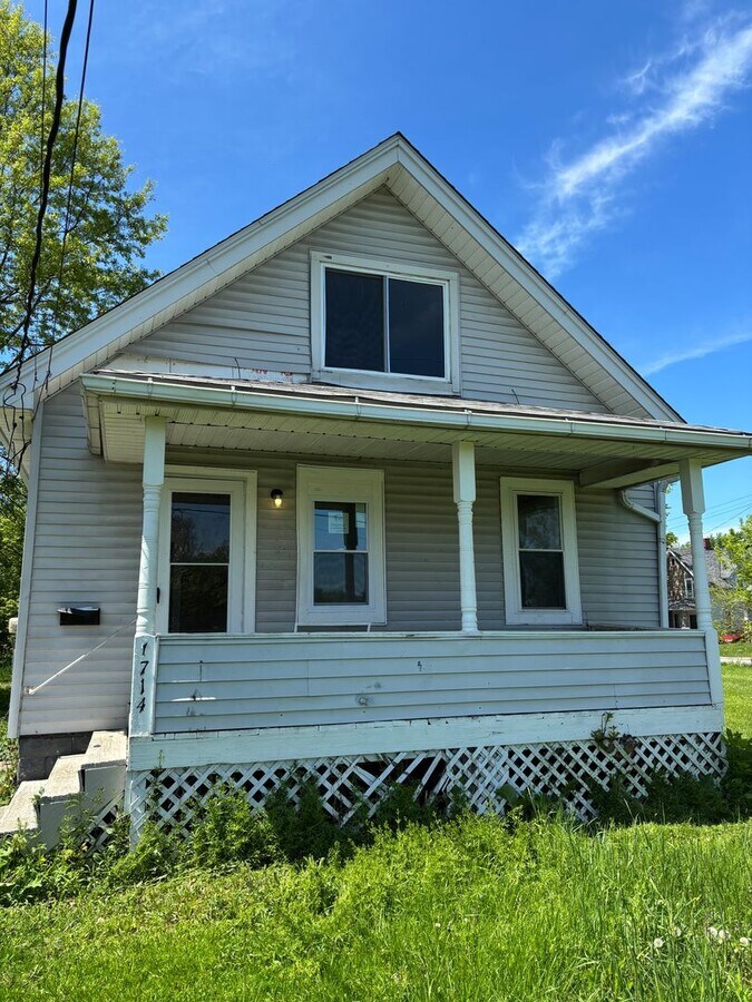 Section 8 Accepted! 3br 2-Story House - Section 8 Accepted! 3br 2-Story House