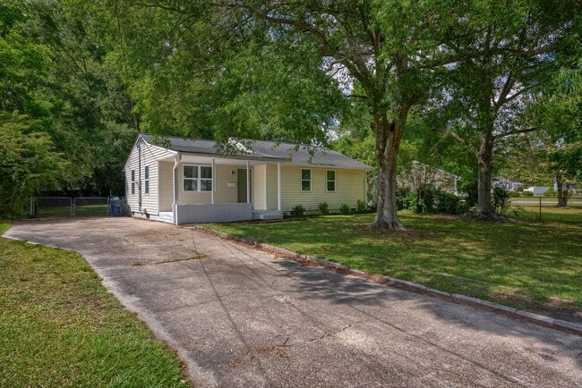 Photo - 901 Davis St