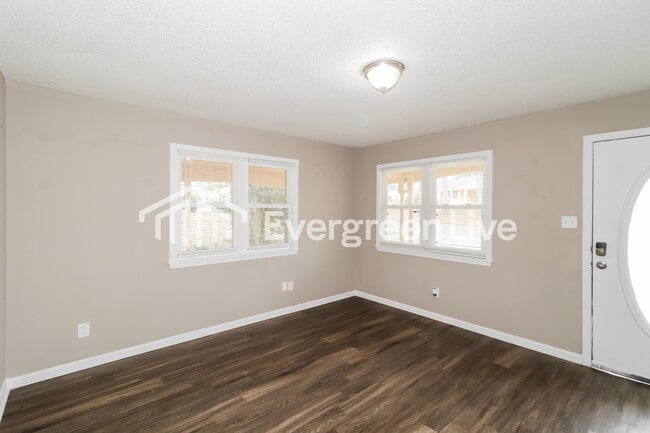 Photo - 4053 Chippewa Rd