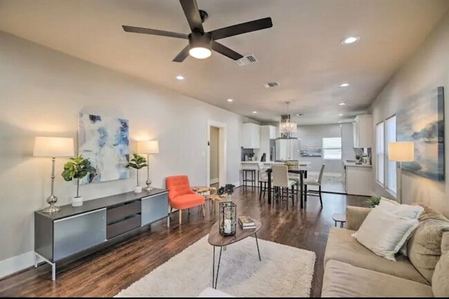 Photo - 5224 Leeland St