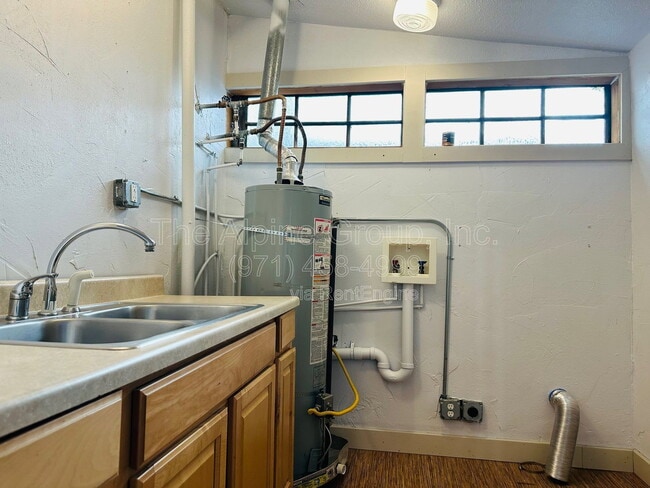 Photo - 604 NE San Rafael St