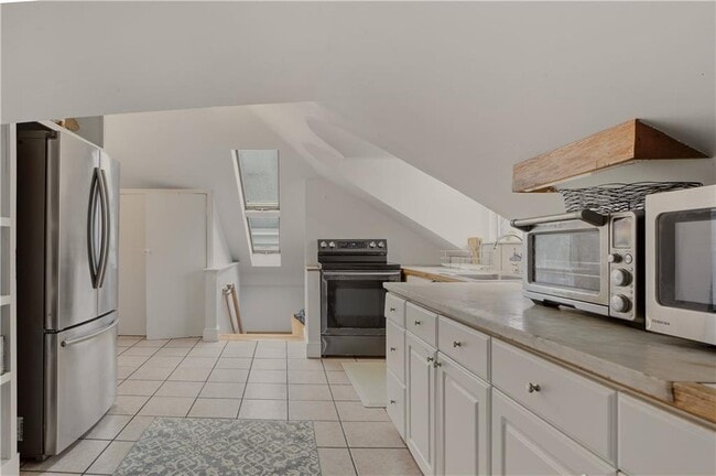 92 Pelham St Unit 3
