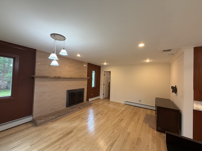 Photo - 600 Scraggy Hill Rd
