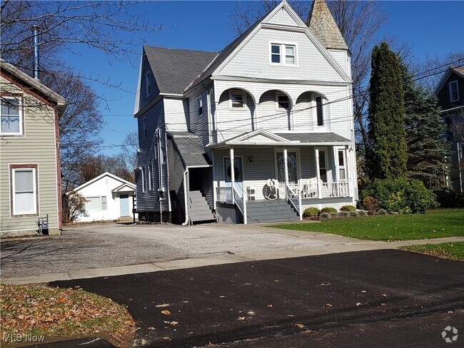 Building Photo - 13900-UP Kirtland St Unit up Rental