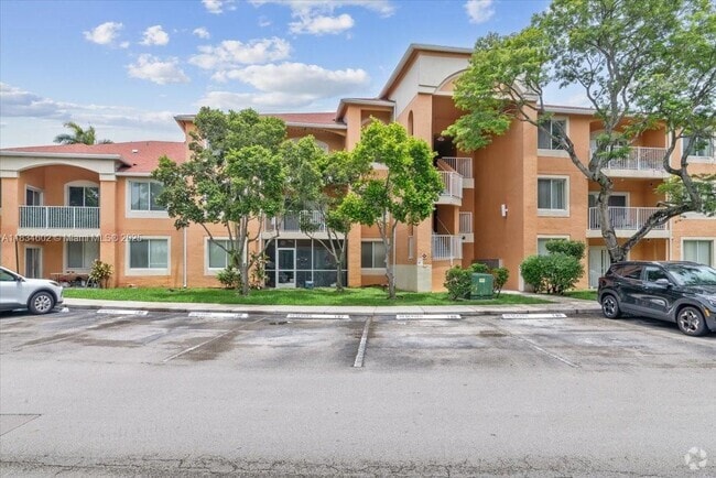 Building Photo - 6952 SW 39th St Unit C105 Rental