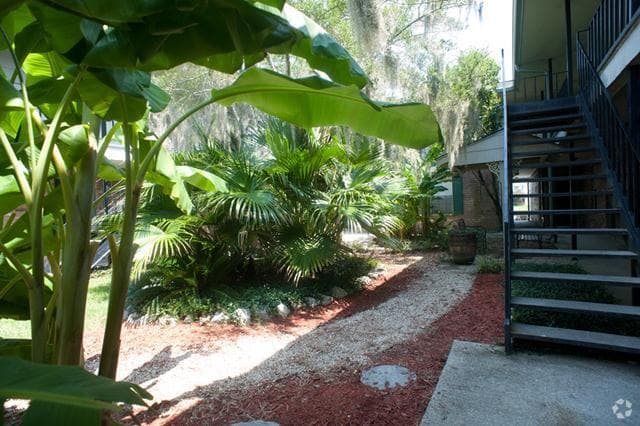 Courtyard - Royal Eden Apartments