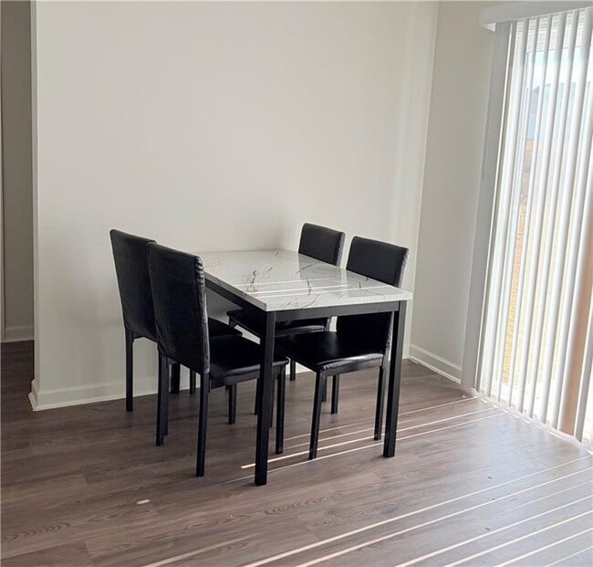 Photo - 633 Tudor St