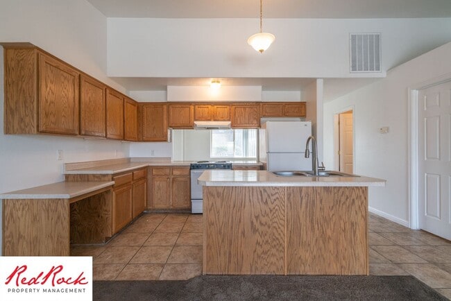 Photo - Spacious 3 Bedroom Townhome in Central St....