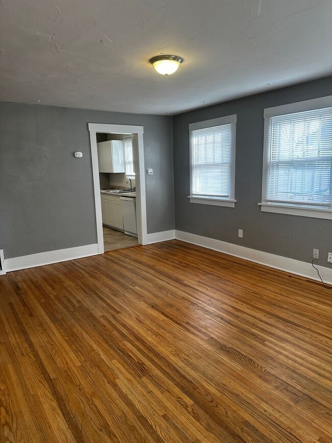 Photo - 4 Bedroom - AVAILABLE NOVEMBER 7th!