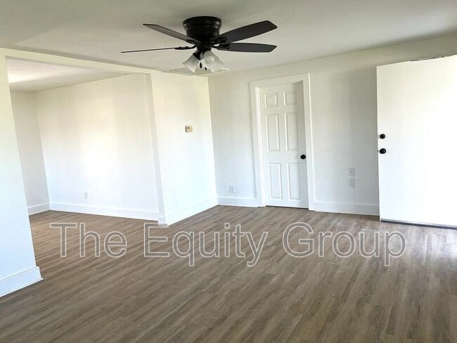 Photo - 303 Riverside Dr