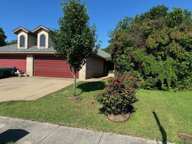 Building Photo - 216 San Angelo Ave