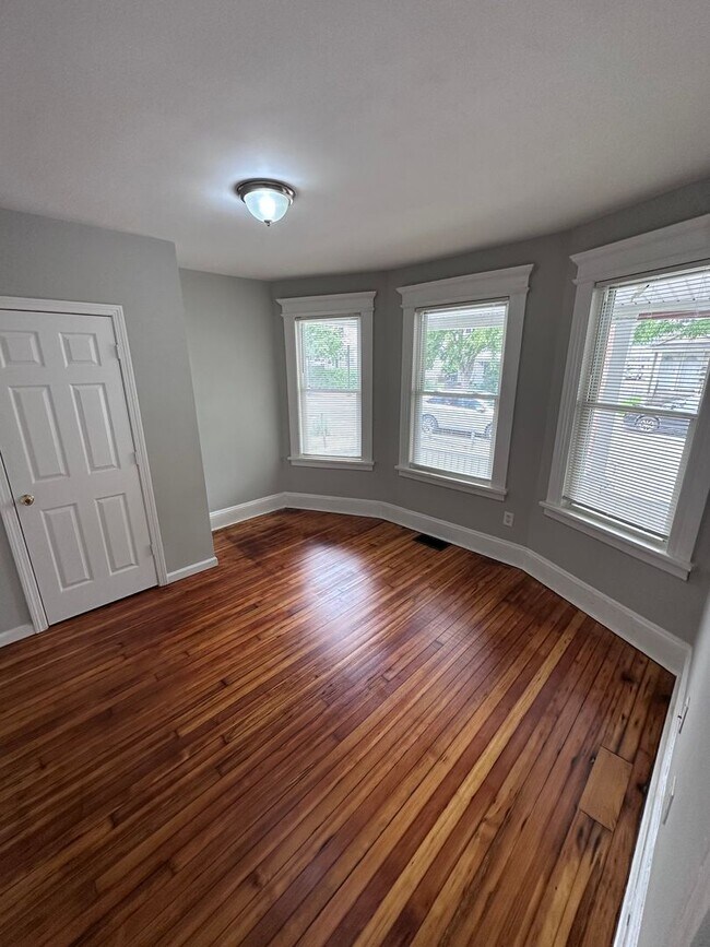 Photo - 1565-1571-1571 E Main St Unidad 1571 1st fl right