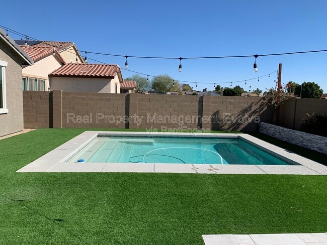 Photo - 8721 W MacKenzie Dr