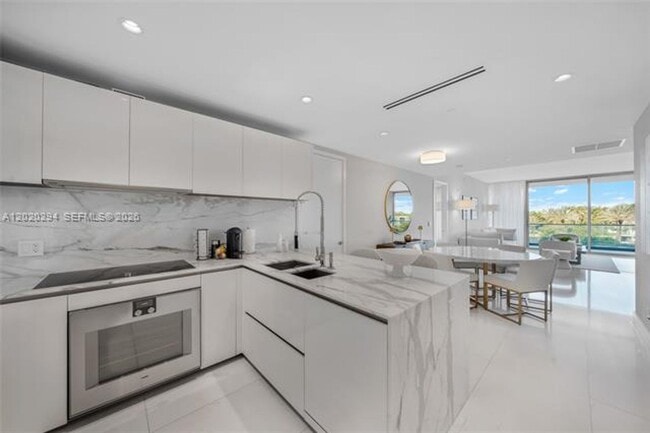 Building Photo - 10201 Collins Ave Unit 10201 Collins Ave # 305