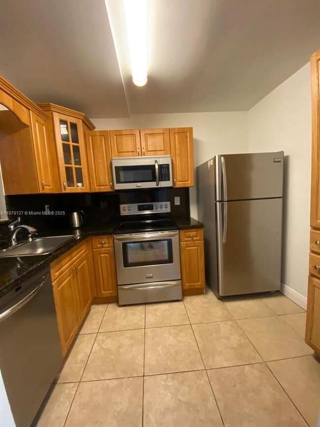 Photo - 3536 NE 168th St Unidad 305