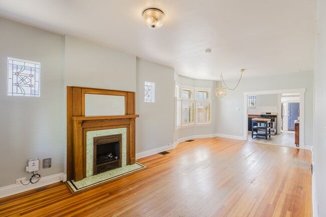 Photo - Amazing Highlands location with huge walkability!