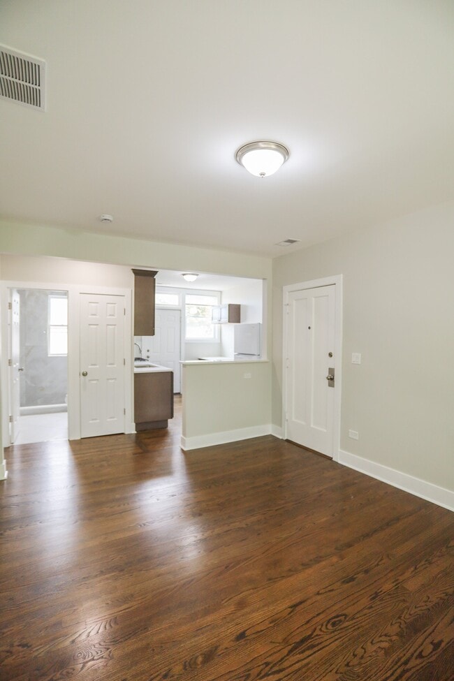 Building Photo - 2709 N Kilpatrick Ave