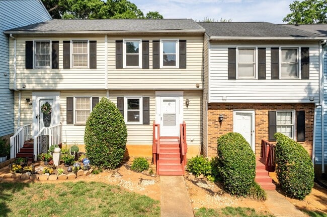 Building Photo - 3 Bedroom Townhouse Near Downtown Durham