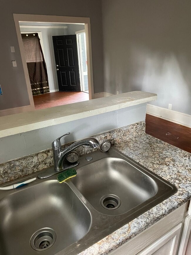Photo - Remodeled 1 Bedroom Apartment near LSUS