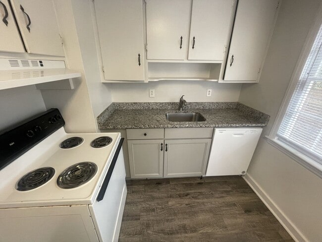 Photo - 3 bd 1 ba ranch house