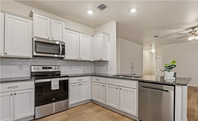 Photo - 3-bedroom home located in Cedarbrook Estates!