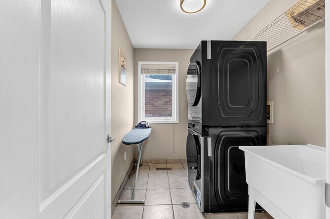 Photo - 376 Gooch Cres Unit SI ID1504448P