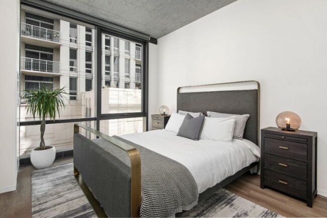 Photo - 58 E 14th St