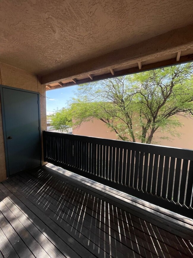 Photo - Large 1 Bedroom 1 Bath Condo! Unit 1