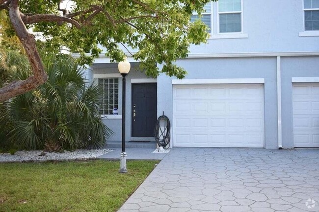 Building Photo - 2300 Florida Blvd Rental