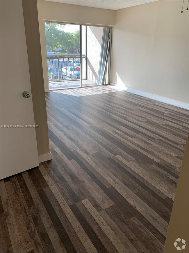 Building Photo - 711 N Pine Island Rd Unit 209 Rental