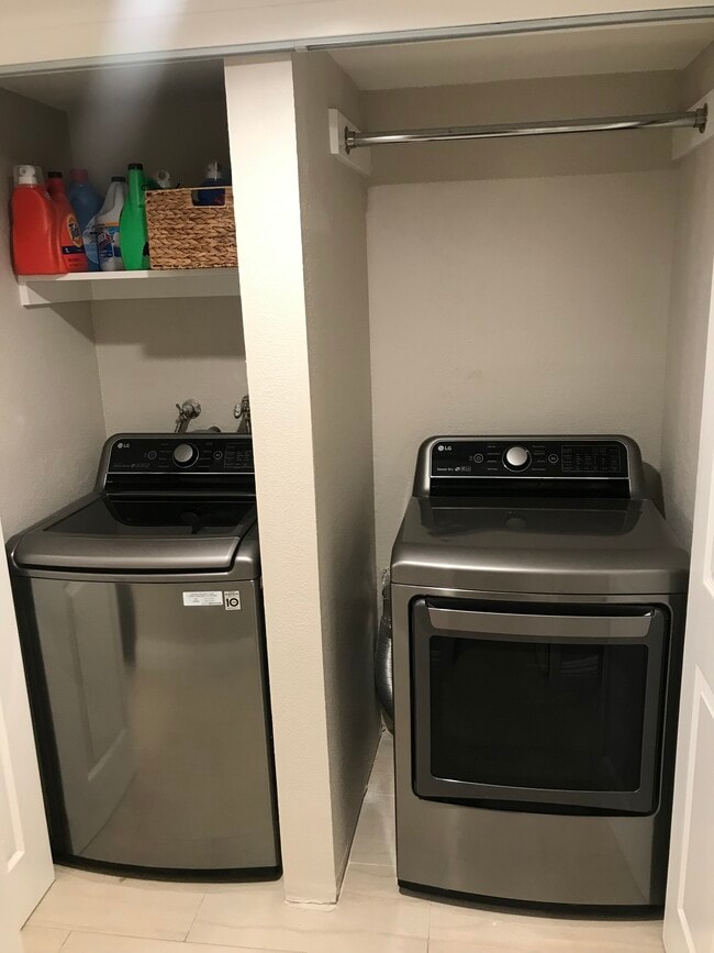 Photo - 9120 Telfair Ave Unidad #15