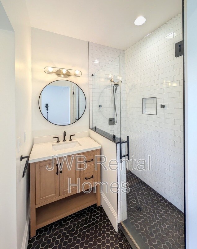 Photo - 1731 Silver St