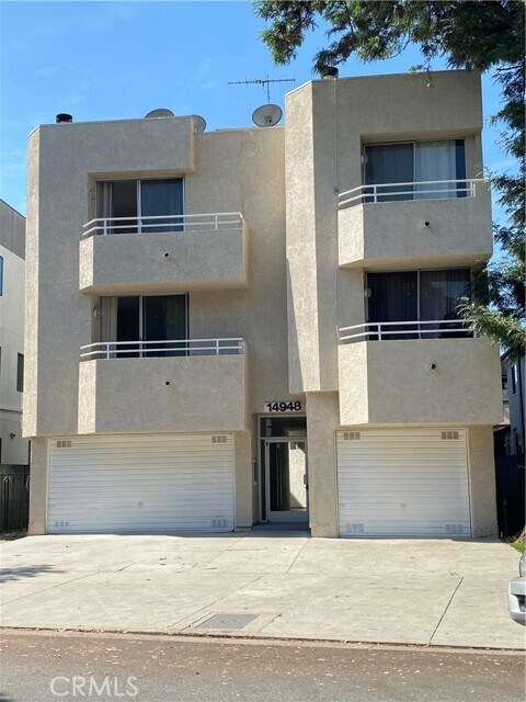 Building Photo - 14948 Moorpark St Rental