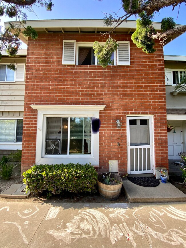 Building Photo - 9719 Adams Ave