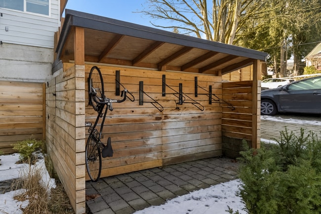 Photo - 10350 Wallingford Ave N Unidad 10350B